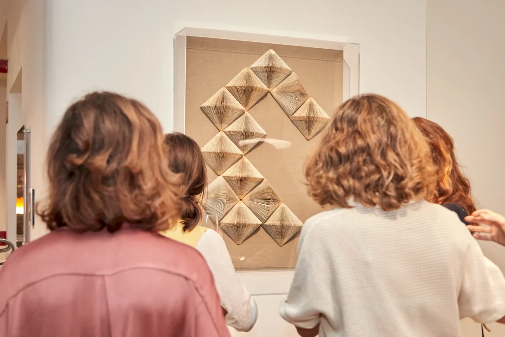 Representante profesional de artistas plásticos - una de nuestras especialidades